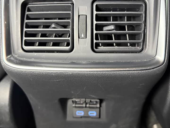 Фото 18 - Toyota Harrier