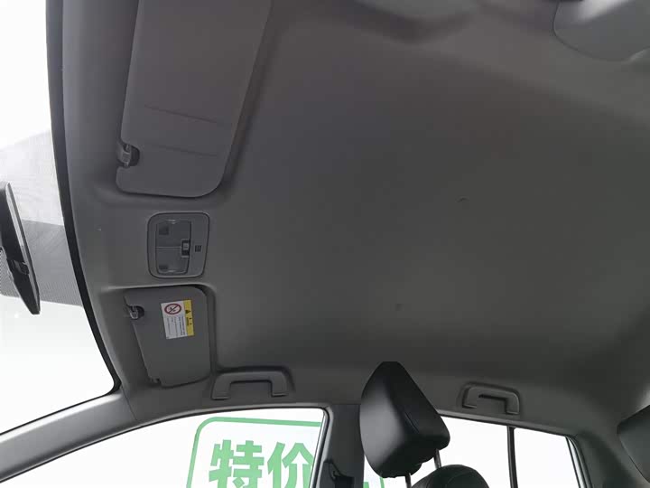 Фото 14 - Toyota Yaris L Hatchback