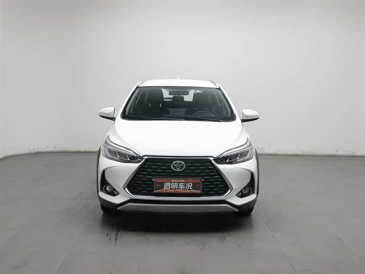 Фото 3 - Toyota Yaris L Hatchback