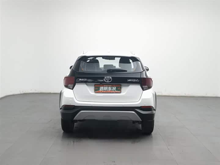 Фото 4 - Toyota Yaris L Hatchback