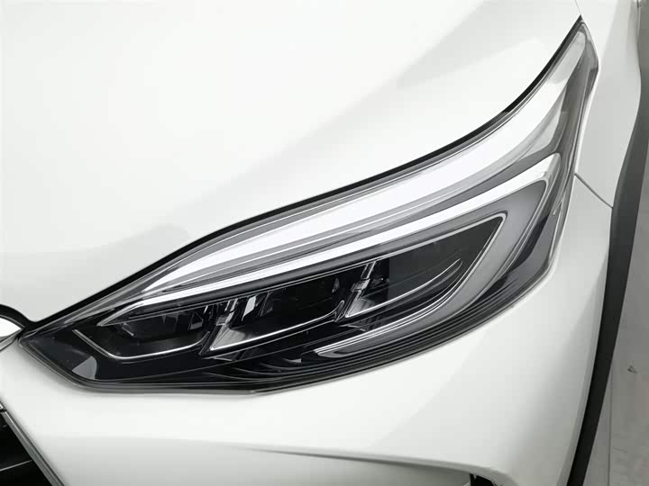 Фото 7 - Toyota Yaris L Hatchback