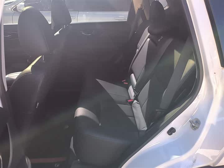 Фото 17 - Nissan X-Trail