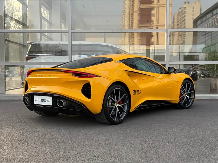 Фото 3 - Lotus Emira