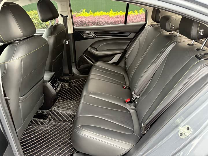 Фото 5 - Roewe i5