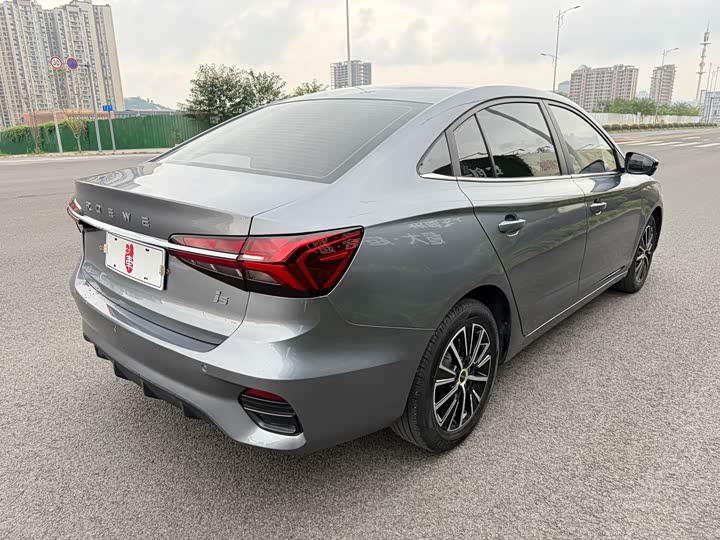 Фото 6 - Roewe i5