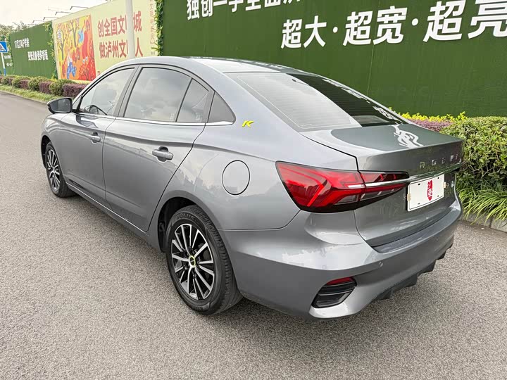 Фото 8 - Roewe i5