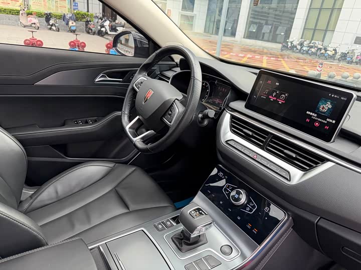 Фото 17 - Hongqi H5