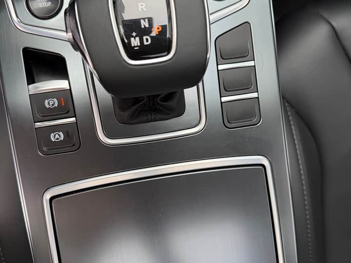 Фото 9 - Hongqi H5