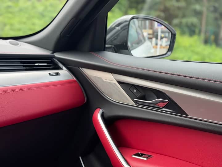 Фото 10 - Jaguar F-Pace