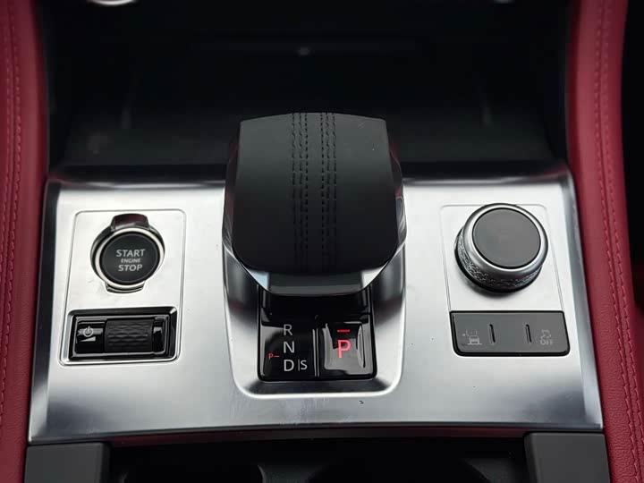 Фото 11 - Jaguar F-Pace