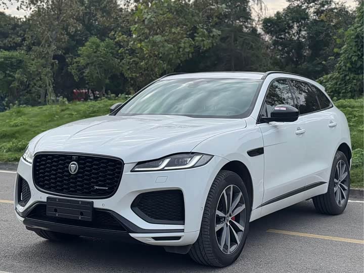 Фото 2 - Jaguar F-Pace