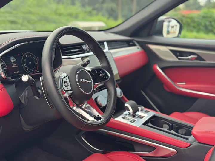 Фото 5 - Jaguar F-Pace