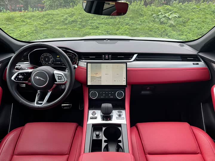 Фото 7 - Jaguar F-Pace