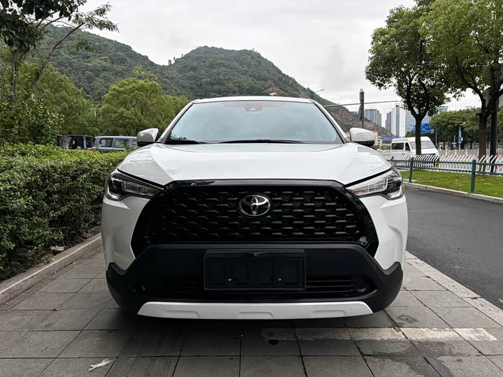 Фото 2 - Toyota Corolla Cross