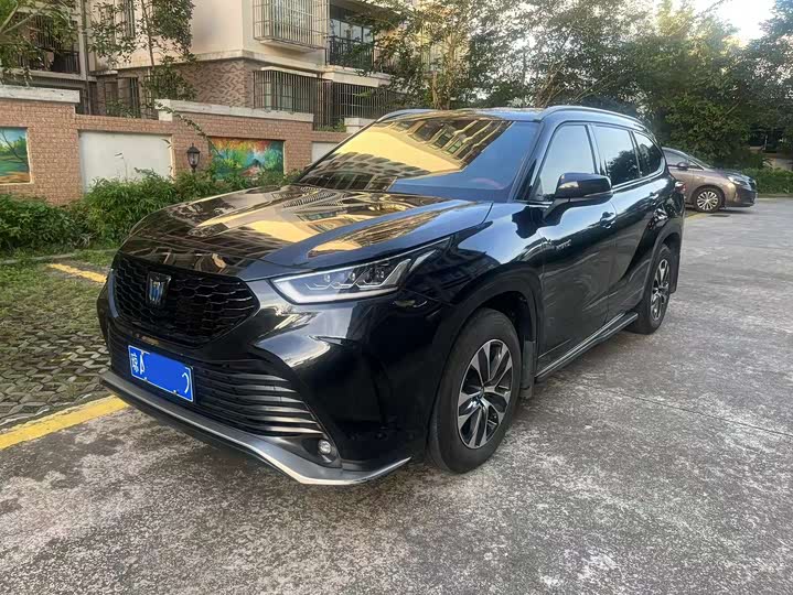 Фото 3 - Toyota Crown Kluger