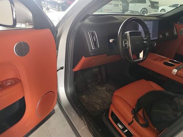 Фото 16 - LiXiang L8