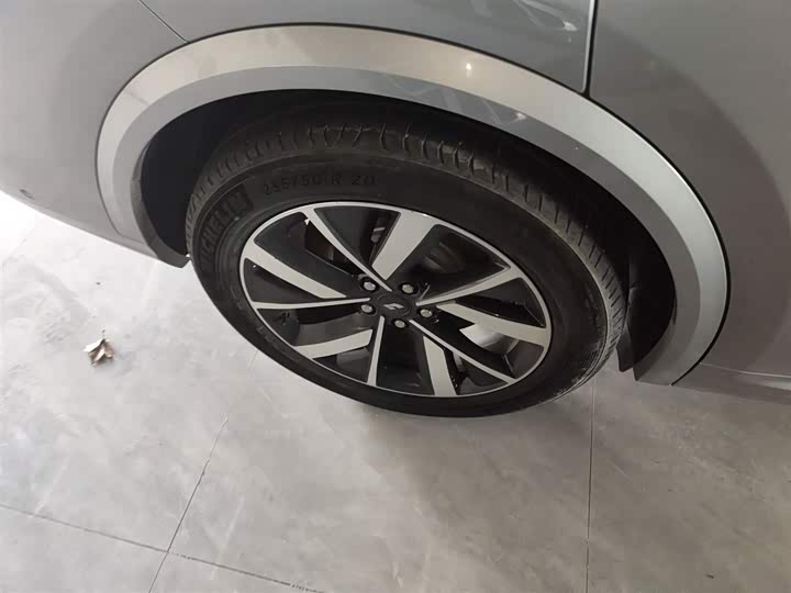 Фото 26 - LiXiang L8