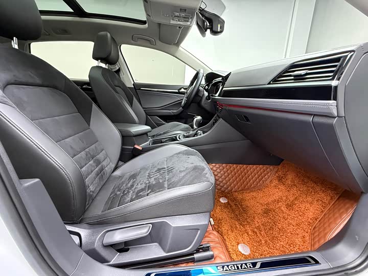 Фото 10 - Volkswagen Sagitar L