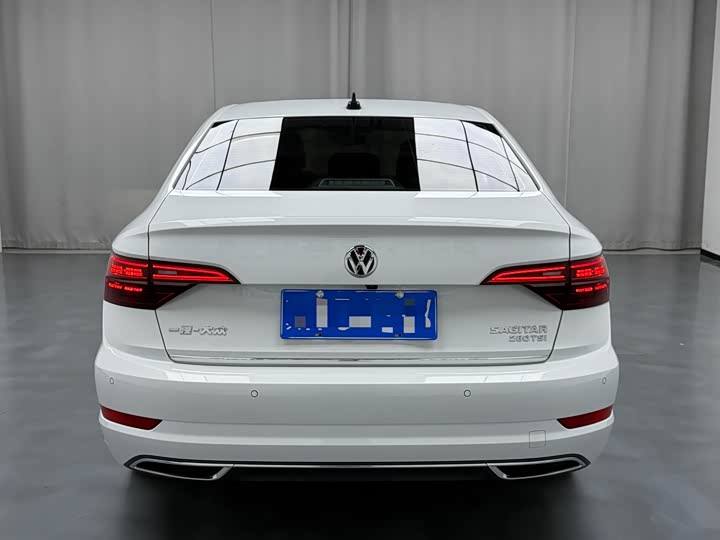 Фото 13 - Volkswagen Sagitar L