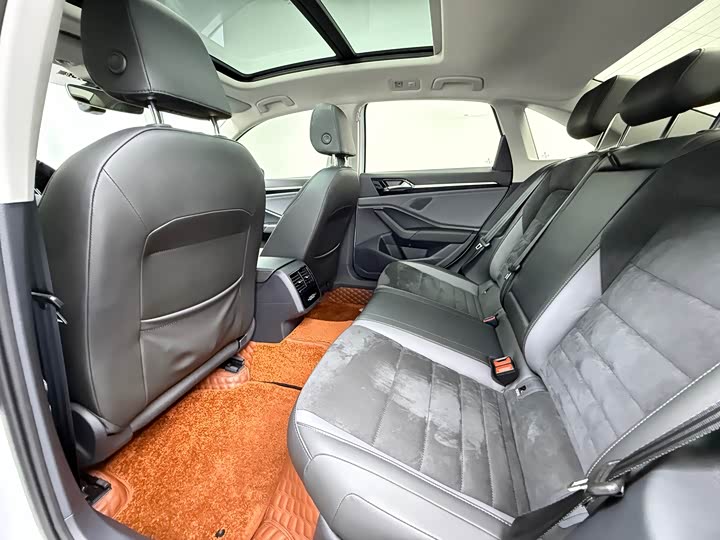 Фото 8 - Volkswagen Sagitar L