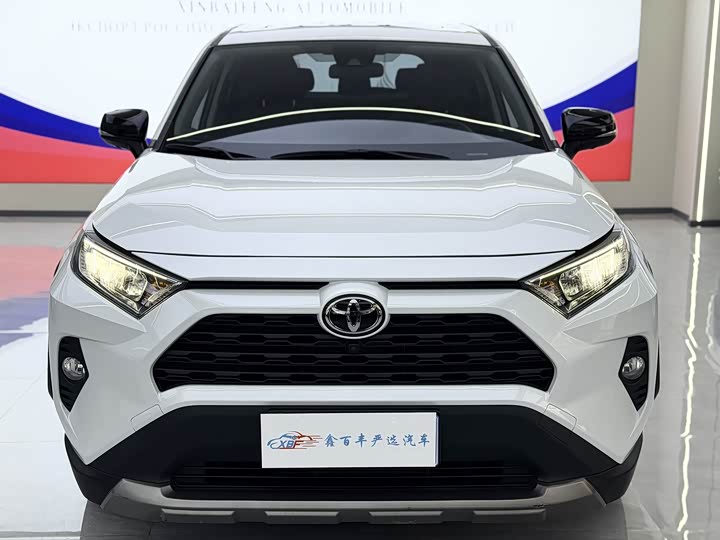 Фото 2 - Toyota RAV4