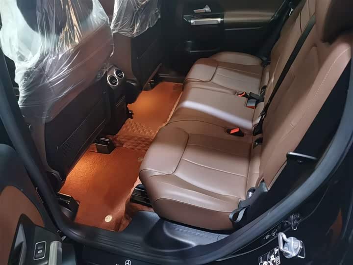 Фото 8 - Mercedes-Benz GLB-Class