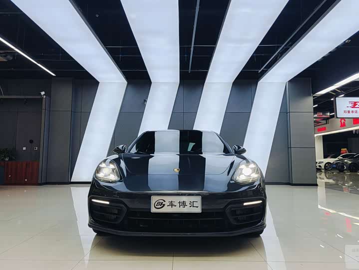 Фото 2 - Porsche Panamera