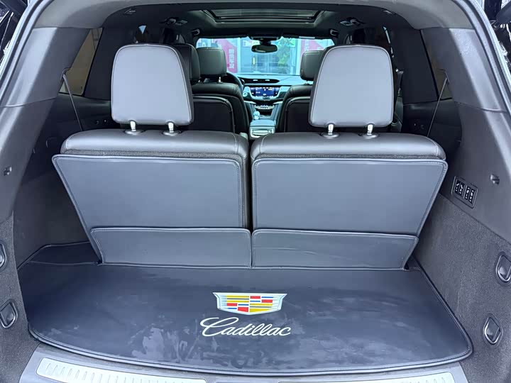 Фото 12 - Cadillac XT6