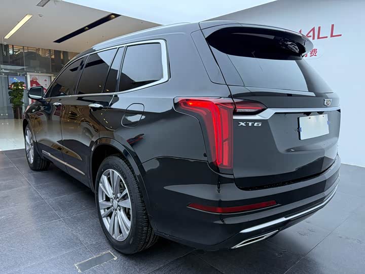 Фото 15 - Cadillac XT6