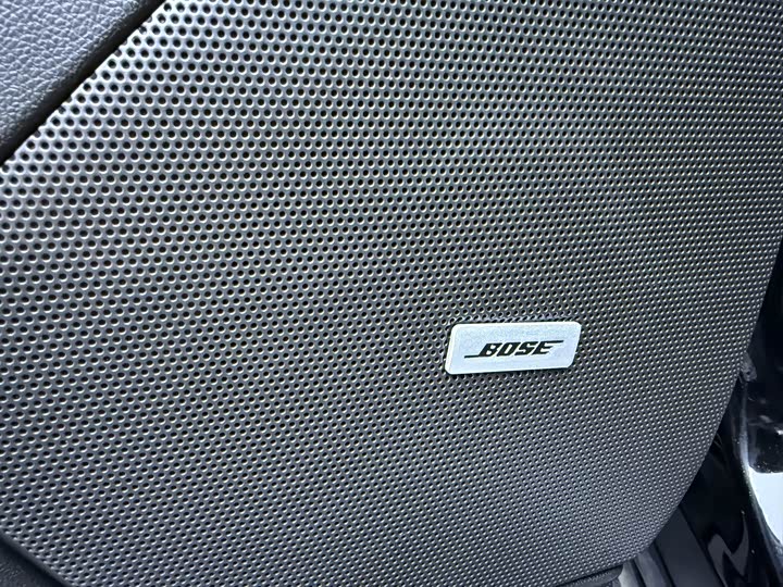 Фото 6 - Cadillac XT6