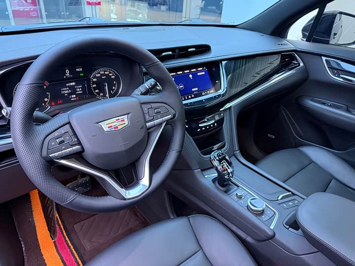 Фото 7 - Cadillac XT6