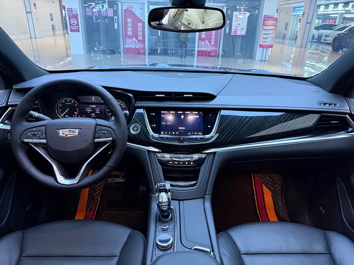 Фото 9 - Cadillac XT6