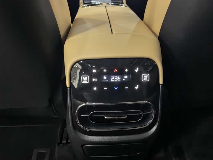 Фото 22 - Leapmotor C11