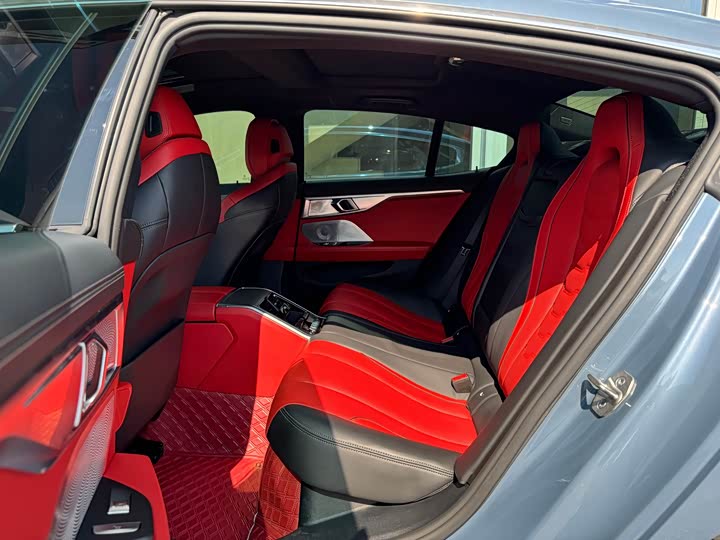 Фото 10 - BMW 8 Series