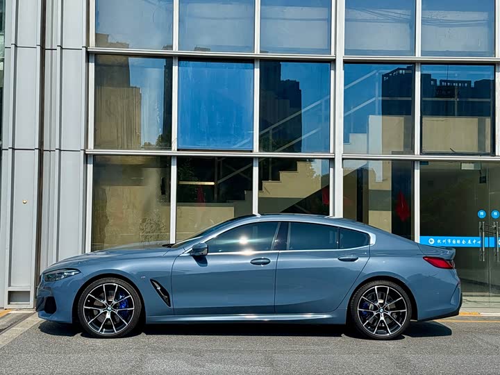 Фото 3 - BMW 8 Series