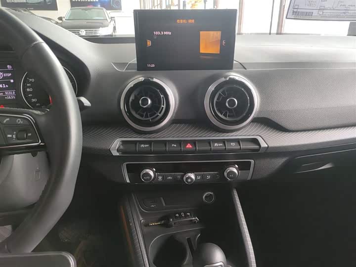 Фото 13 - Audi Q2L