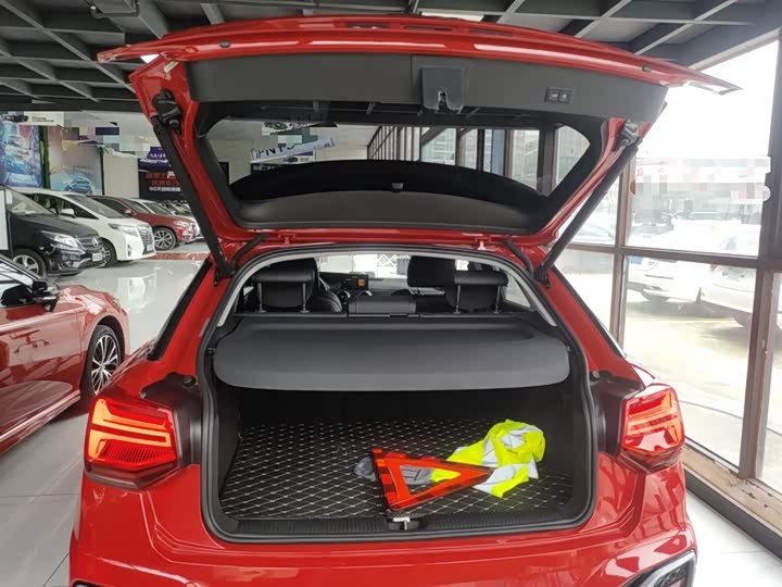 Фото 19 - Audi Q2L