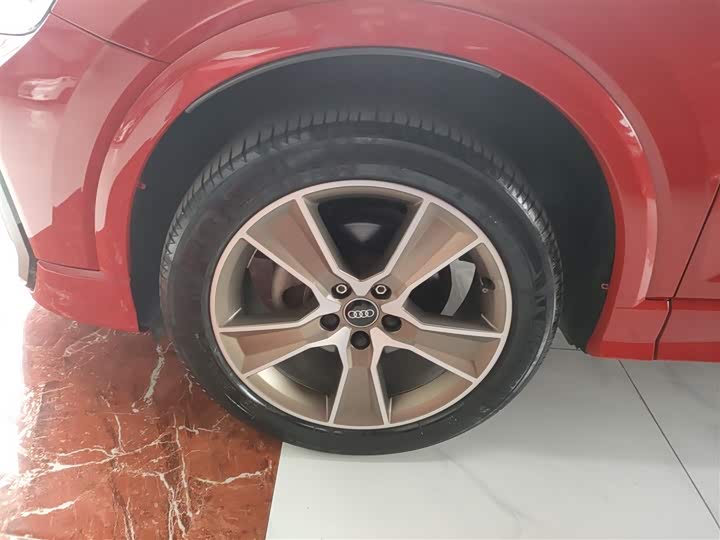 Фото 23 - Audi Q2L