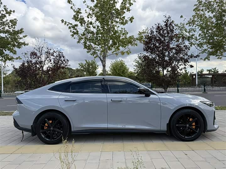 Фото 10 - Changan UNI-V