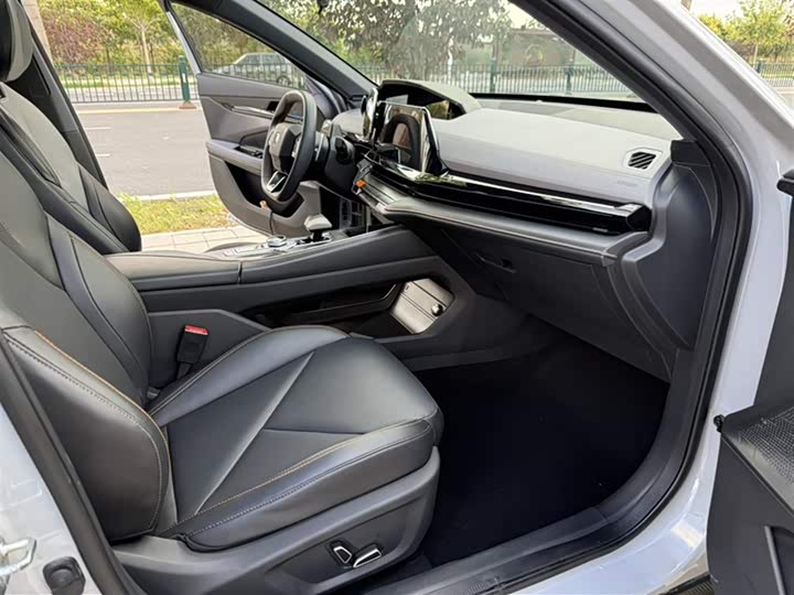 Фото 5 - Changan UNI-V