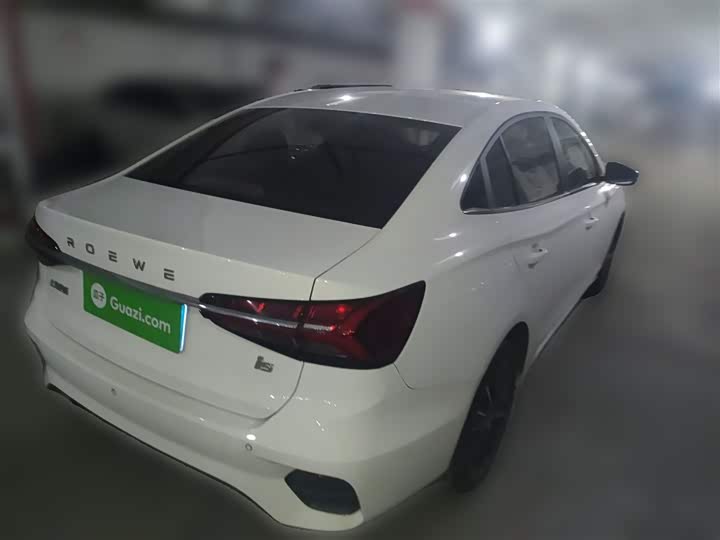 Фото 13 - Roewe i5