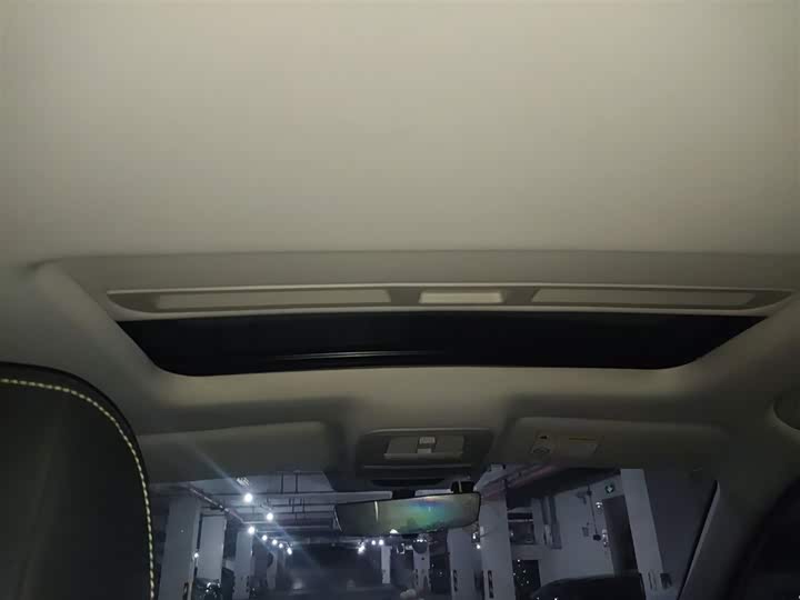 Фото 15 - Roewe i5