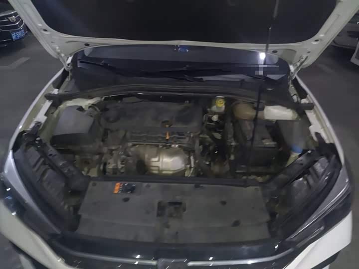 Фото 18 - Roewe i5