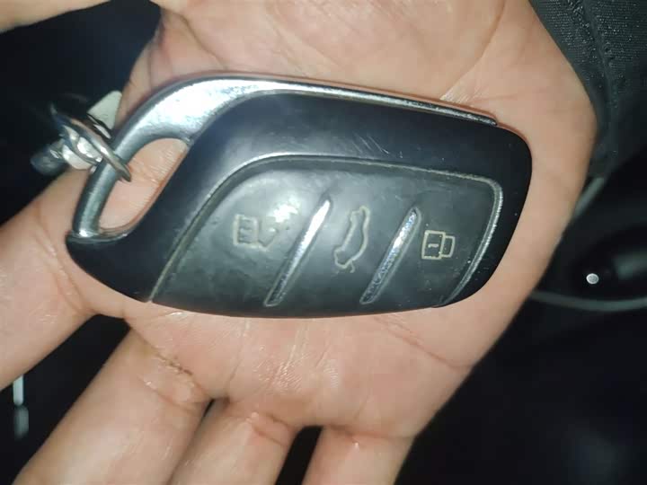 Фото 19 - Roewe i5