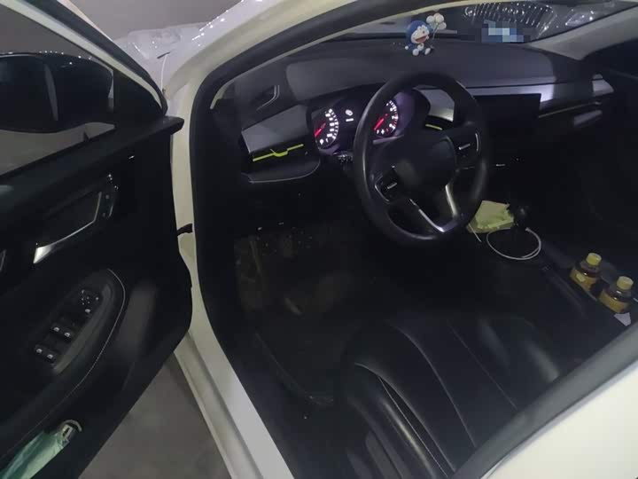 Фото 21 - Roewe i5