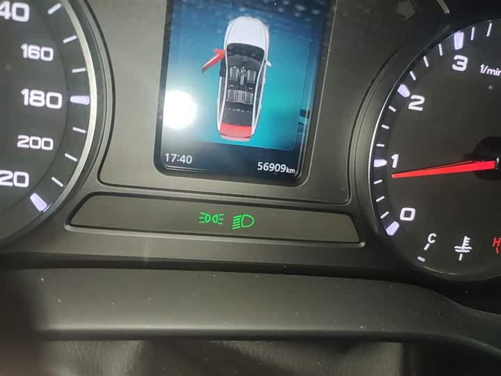 Фото 5 - Roewe i5