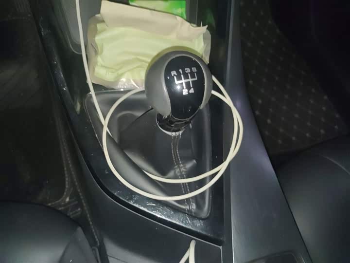 Фото 9 - Roewe i5