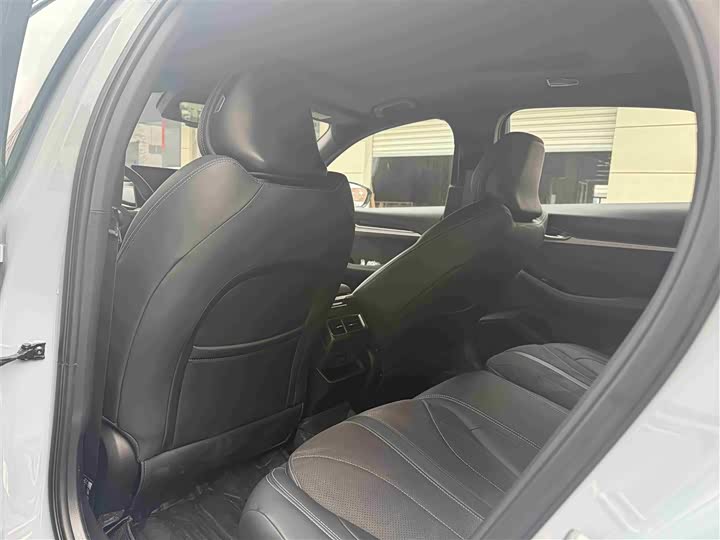 Photo 6 - Geely Preface