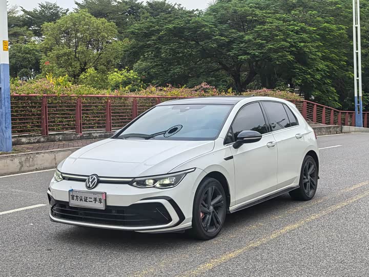 Фото 1 - Volkswagen Golf