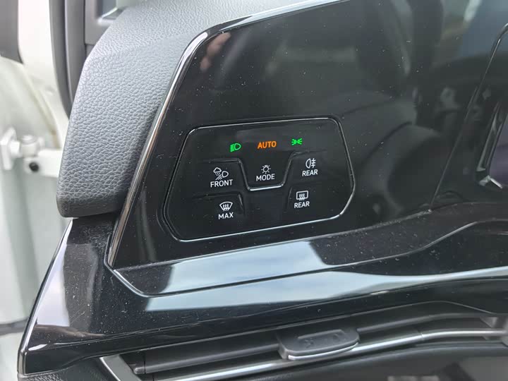 Фото 10 - Volkswagen Golf